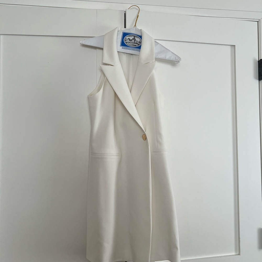 Elegant White Sleeveless Blazer Dress